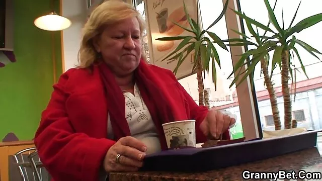 69拉丁挂业余的视频 日本美女管
