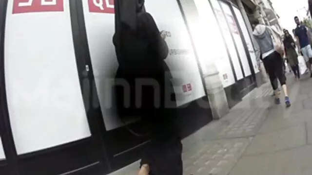 可爱的18岁的青少年舔她的屁股 日本大色情