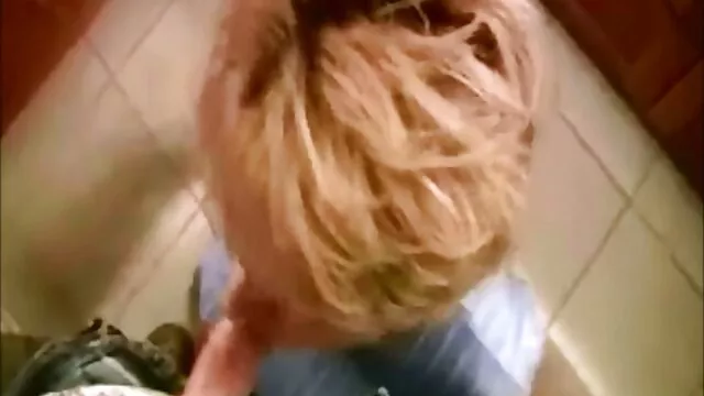 贝贝阿基诺导致一个人和他一起吃69avs的。 日本睡觉色情影片