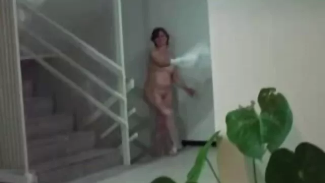 女同性恋有一个按摩浴缸舔 日本高清色情影片