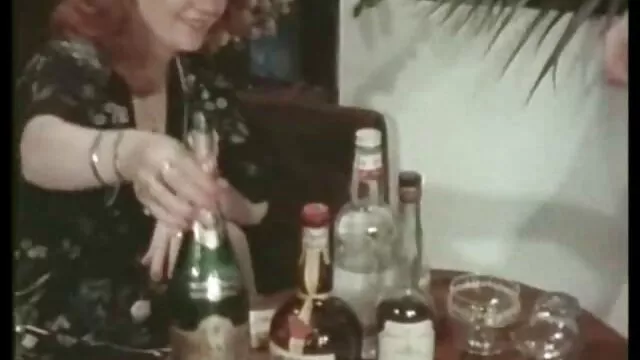 亚洲女孩莉莉泰国疯狂的性爱 日本同性恋代词